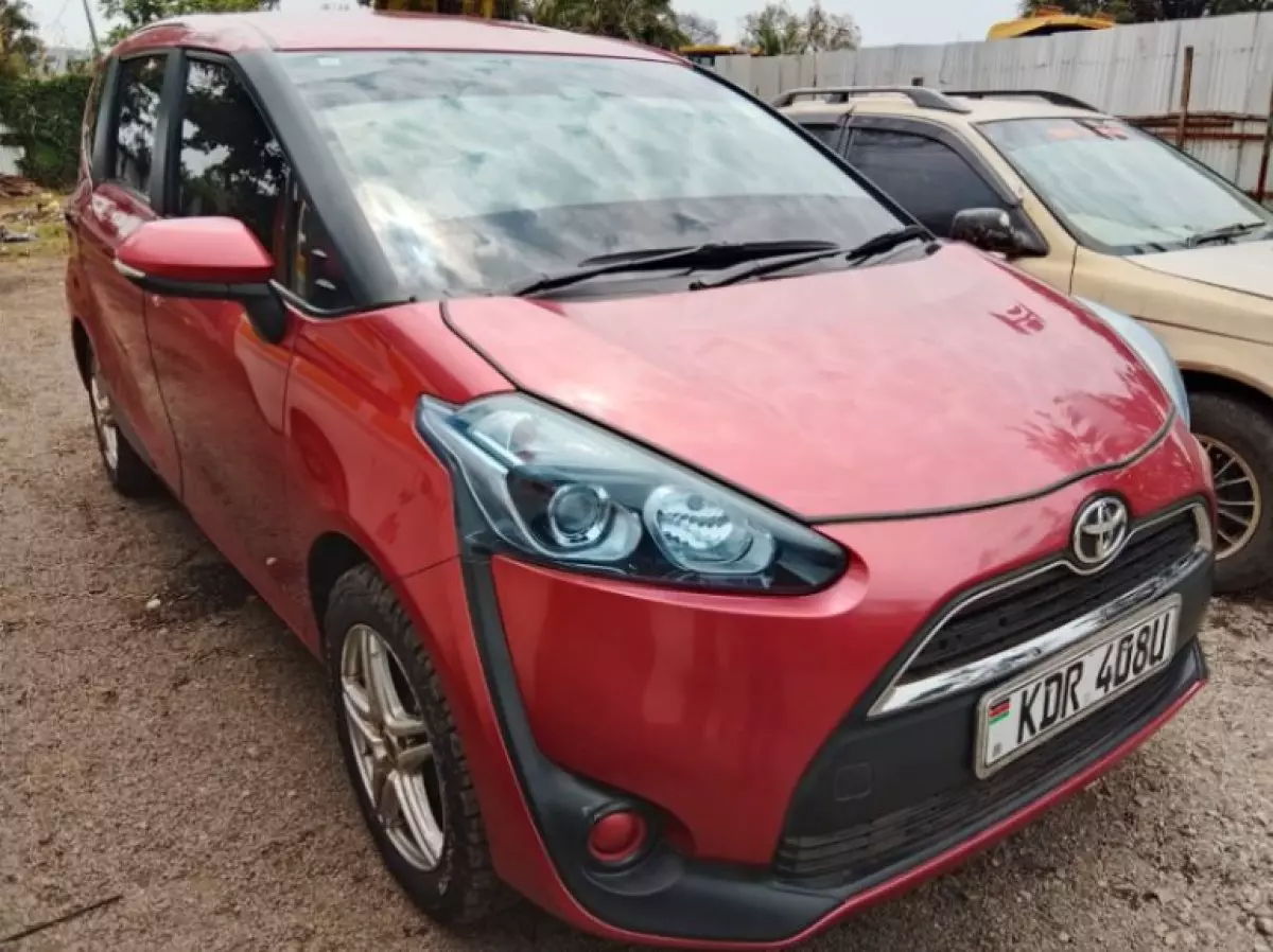 Toyota Sienta - 2014