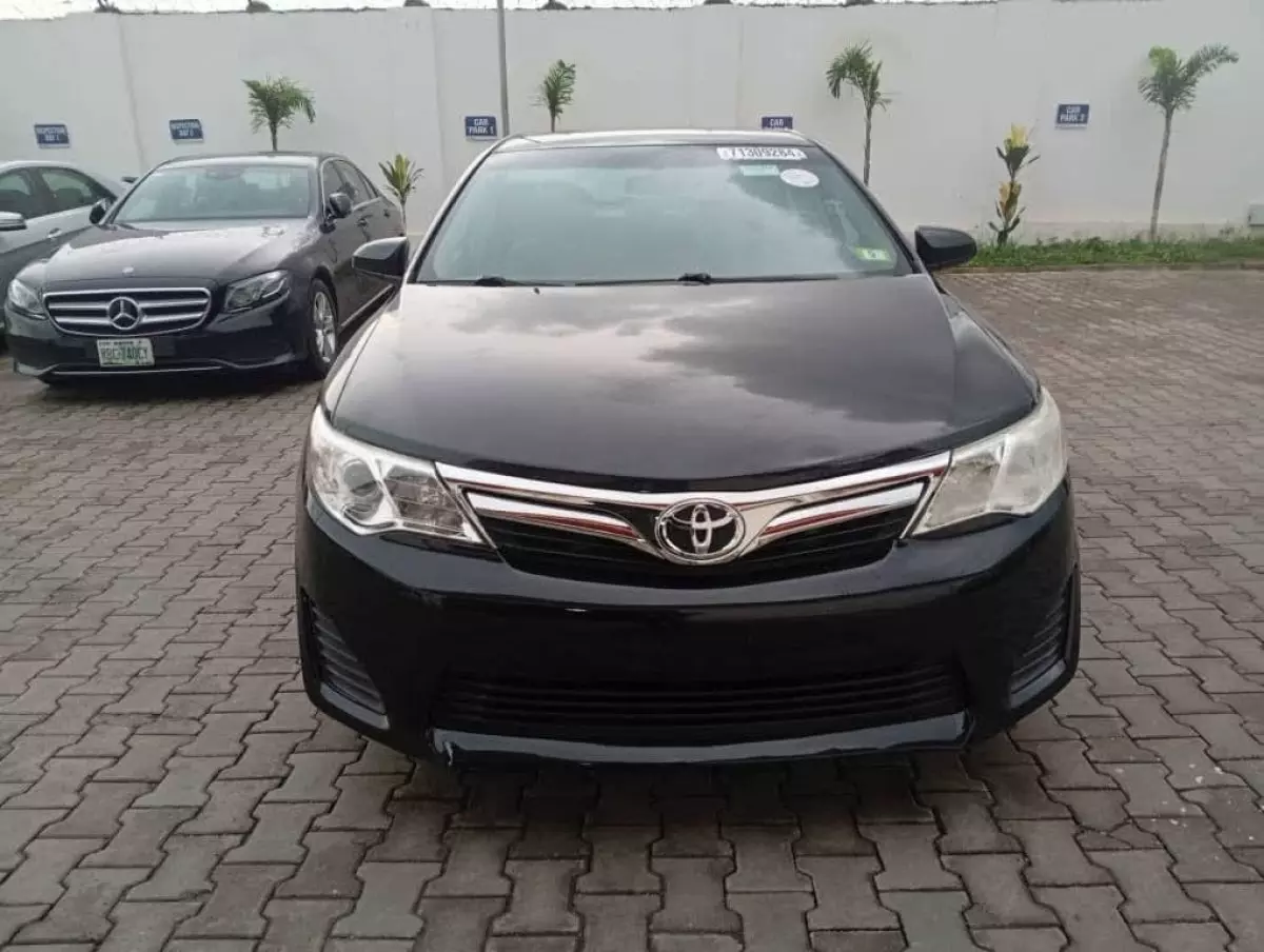 Toyota Camry - 2010