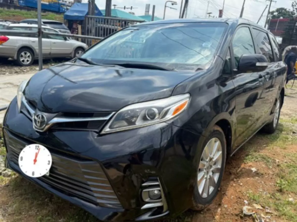 Toyota Sienna - 2017