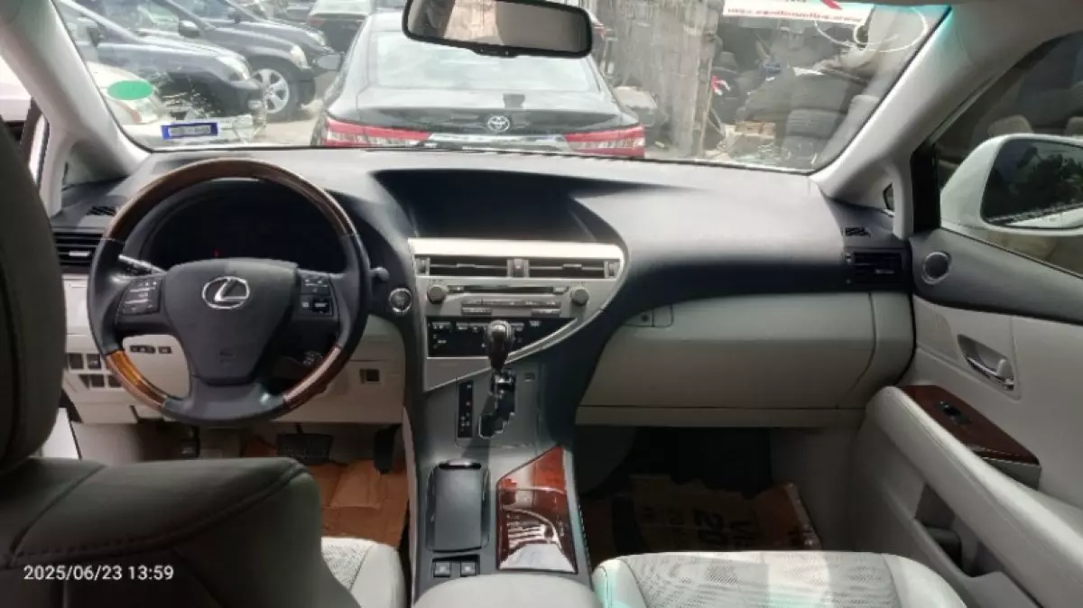 interiorFront