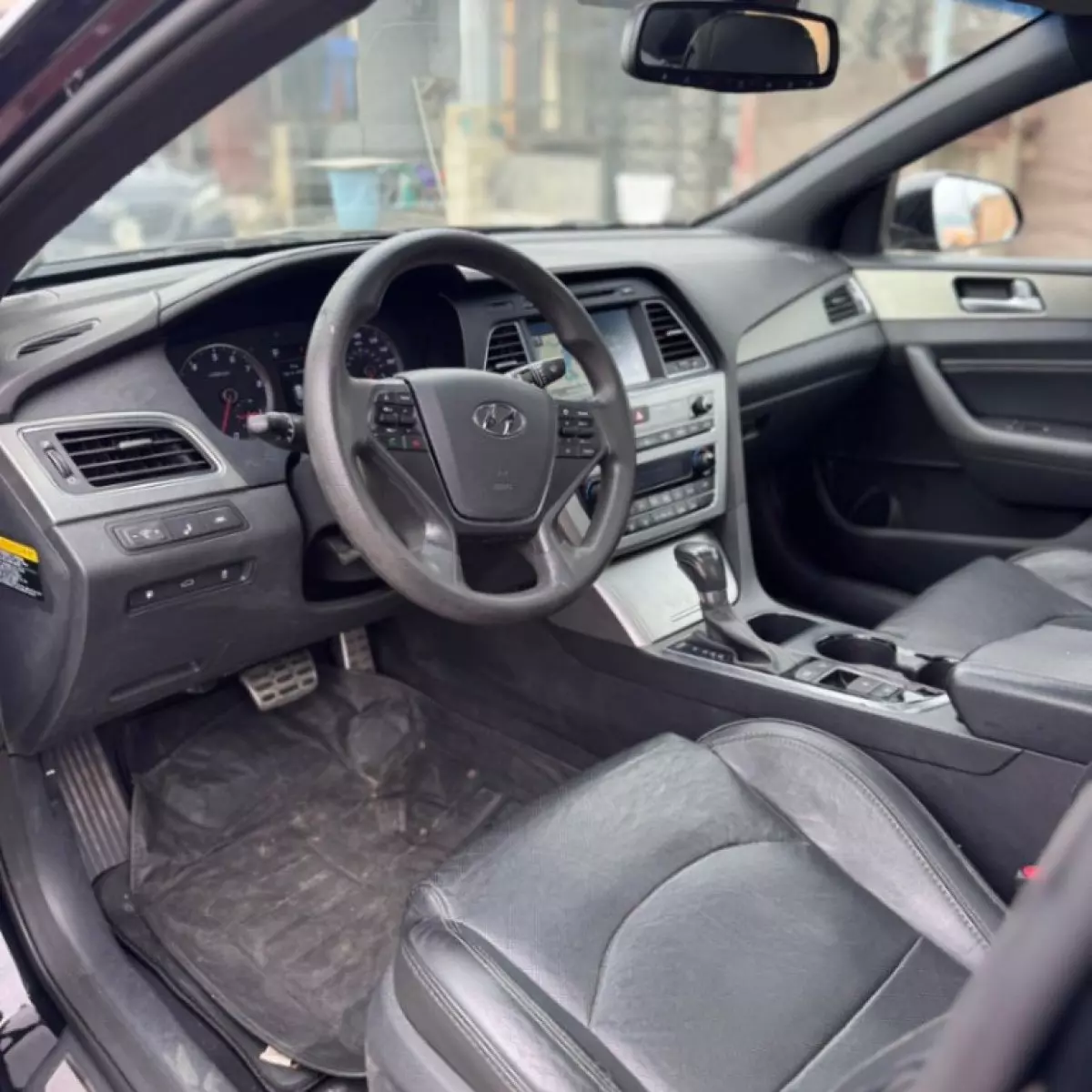 interiorFront