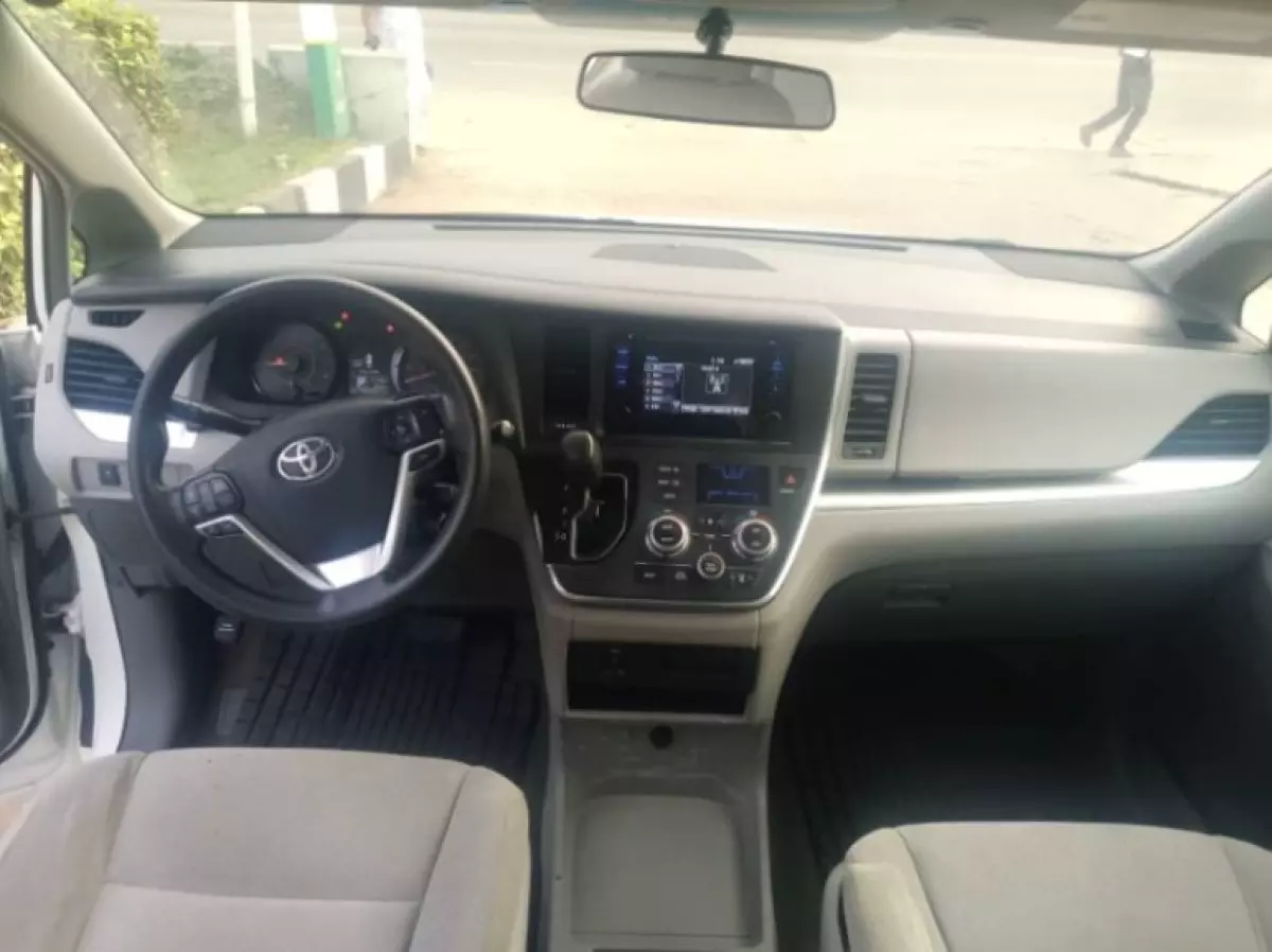 interiorFront