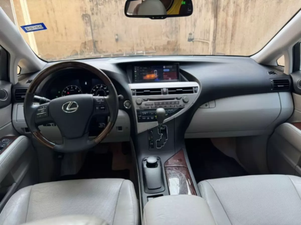 interiorFront