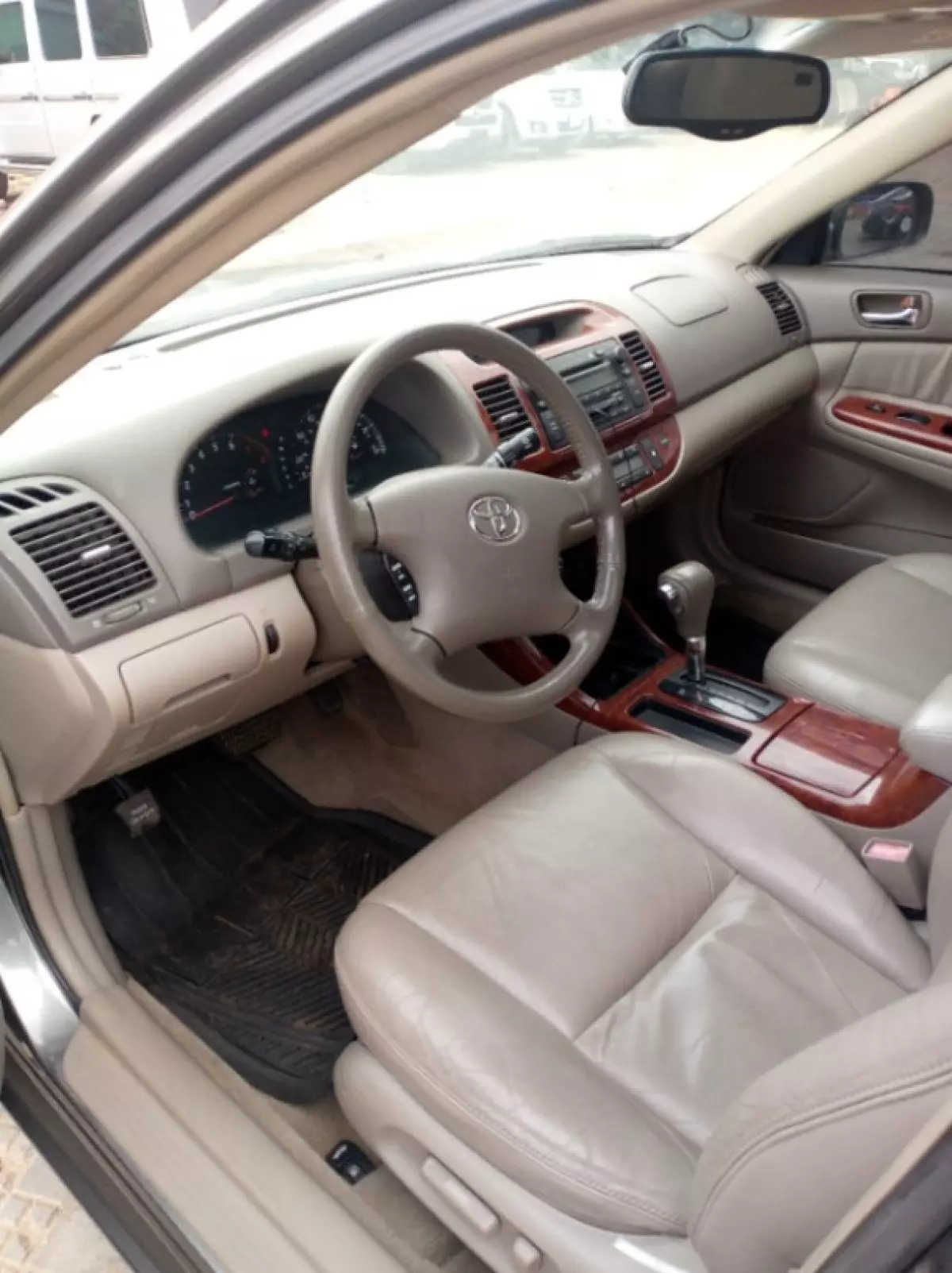interiorFront