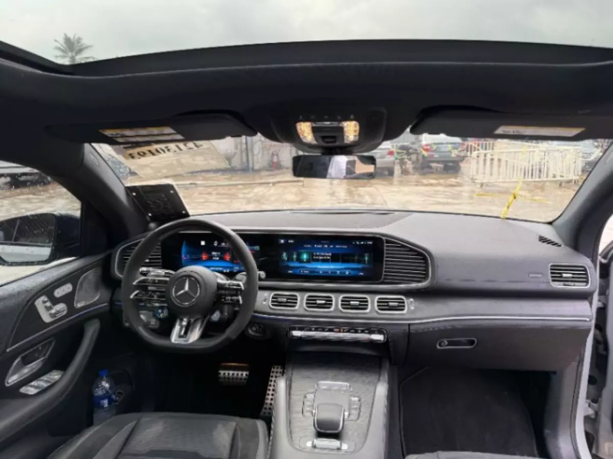 interiorFront