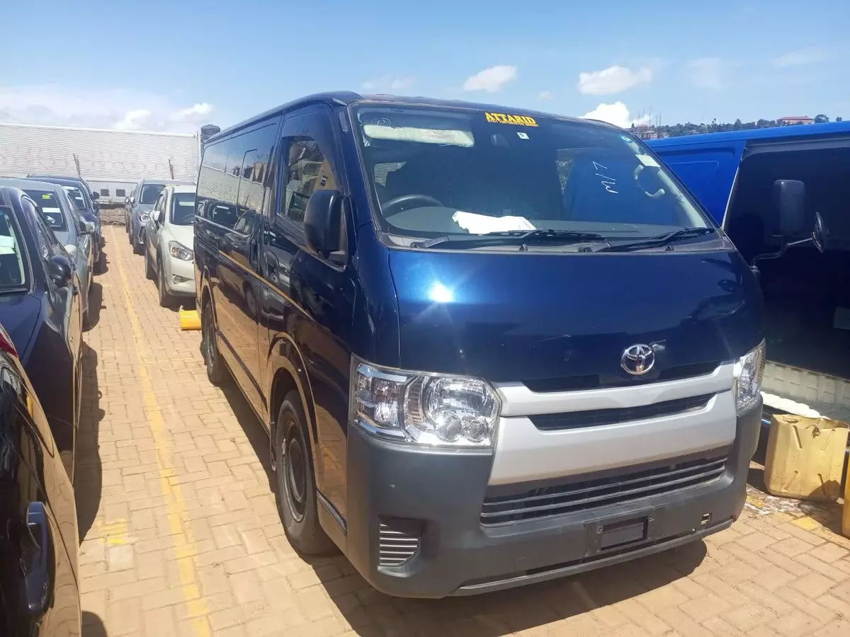 Toyota Hiace - 2015
