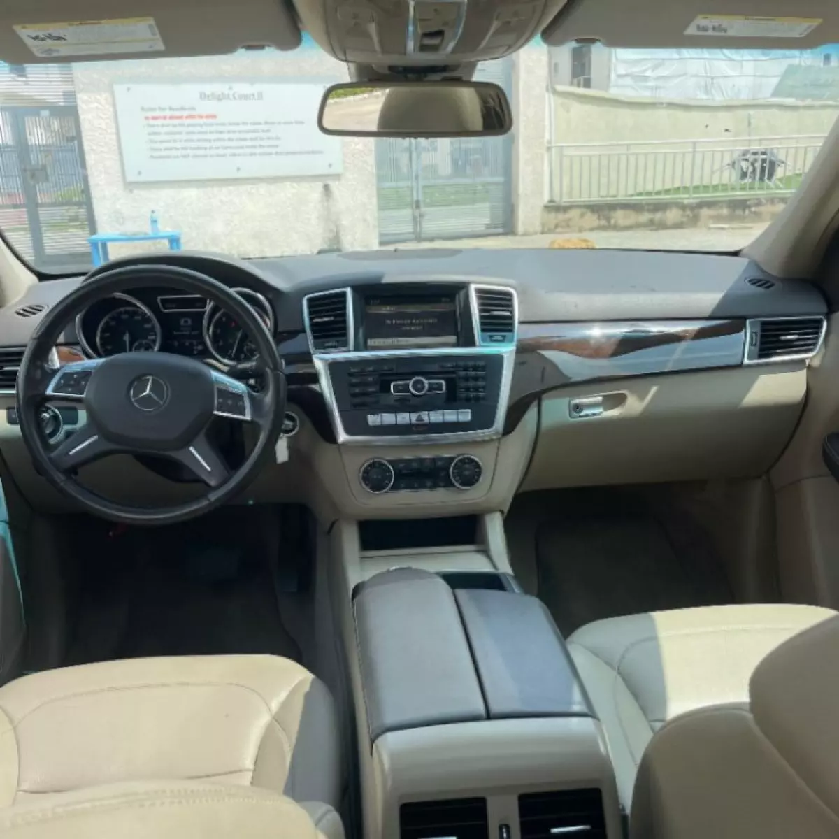 interiorFront
