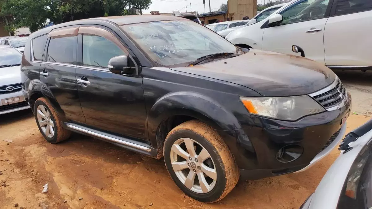 Mitsubishi OUTLANDER - 2010