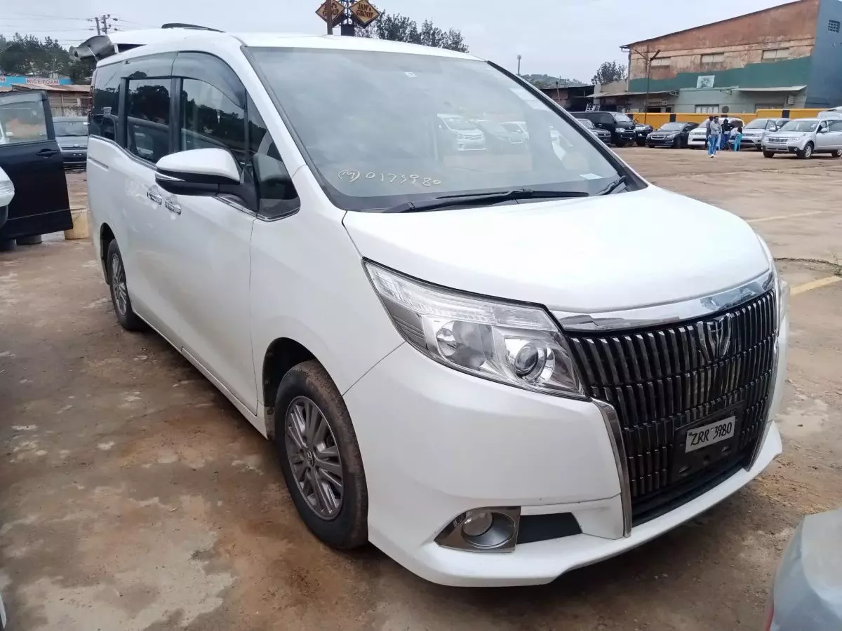 Toyota esquire - 2015