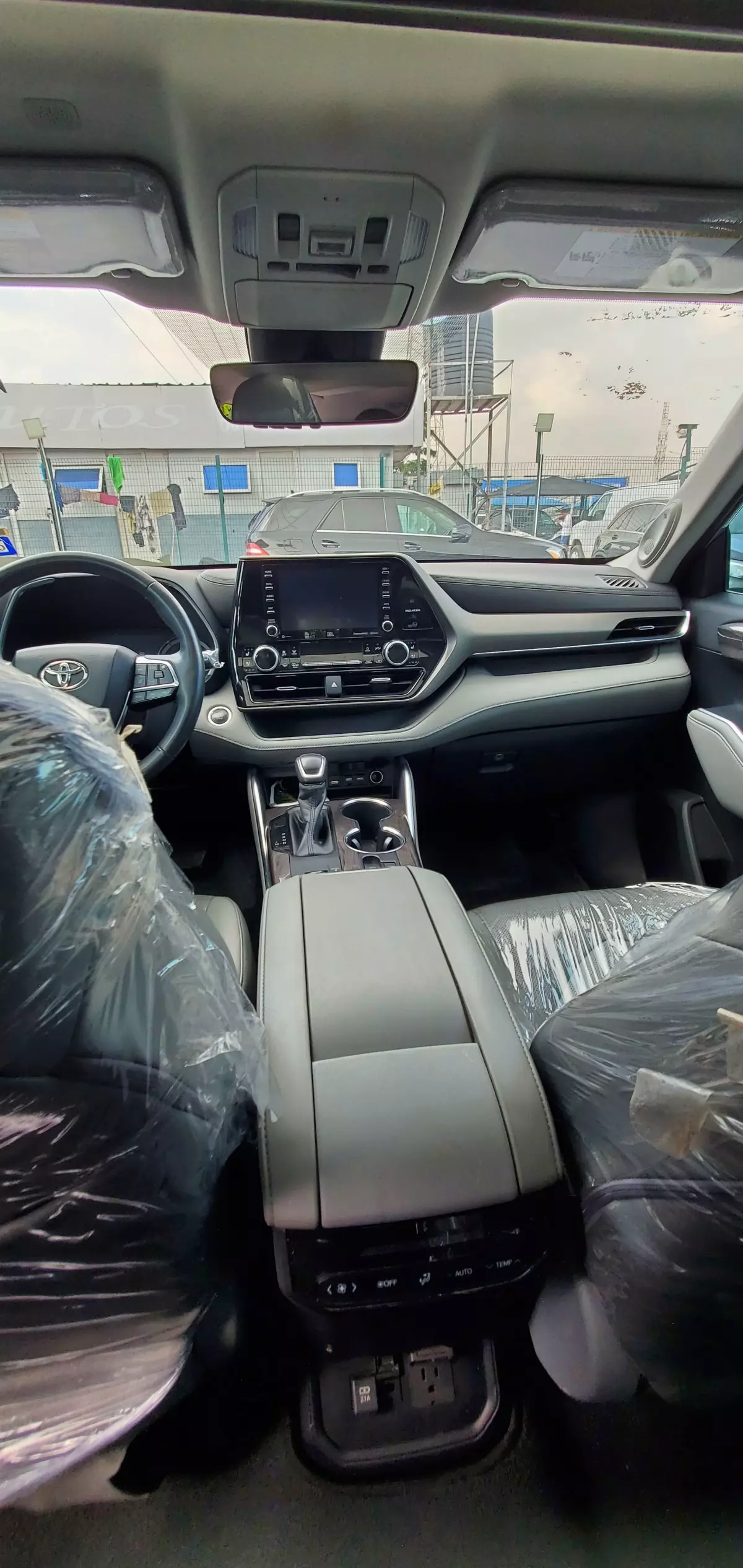 interiorFront