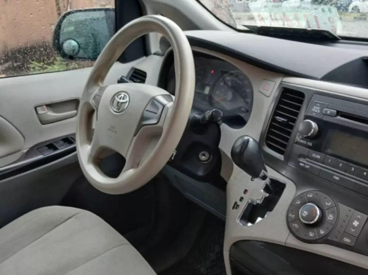 interiorFront