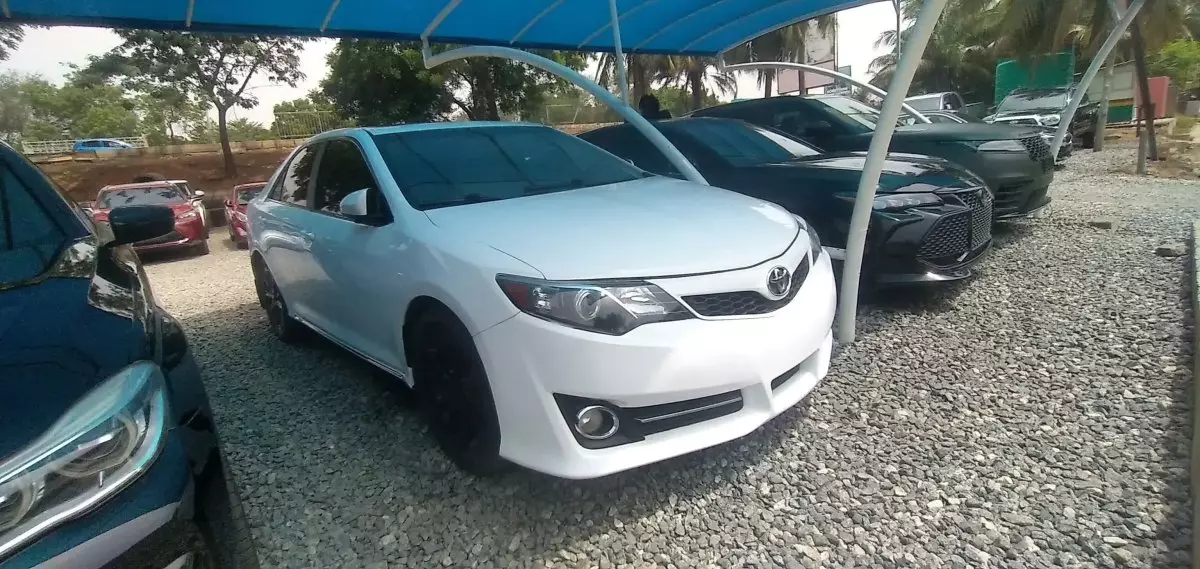 Toyota Camry - 2013