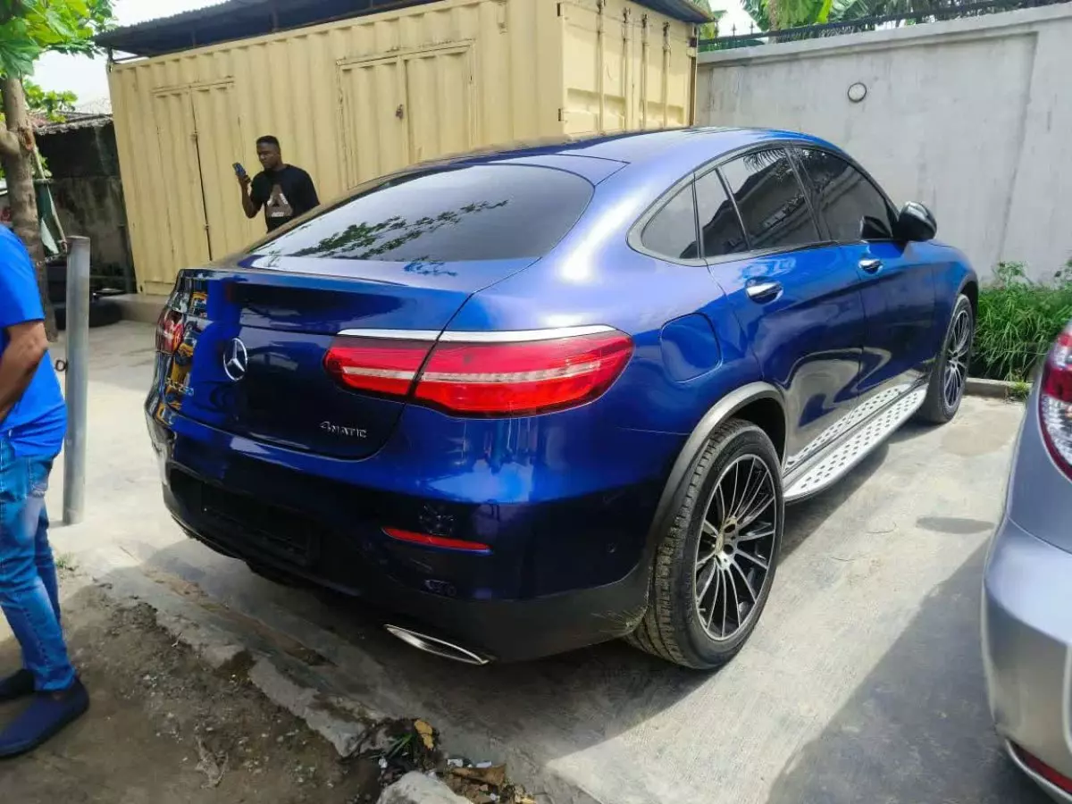 car Right Back