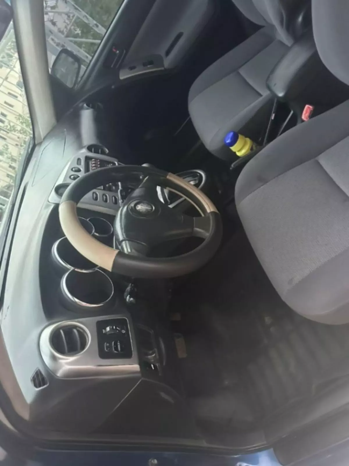 interiorFront