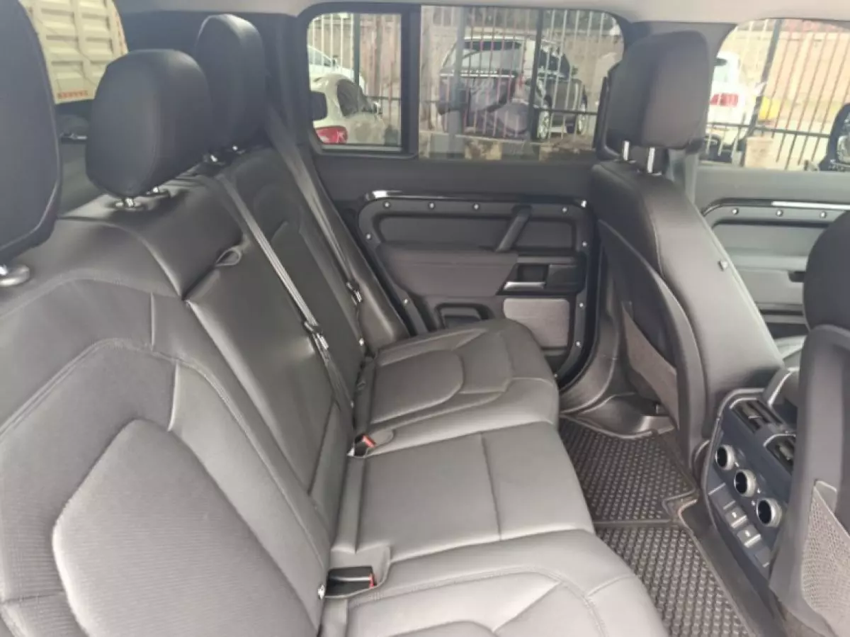 interiorBack