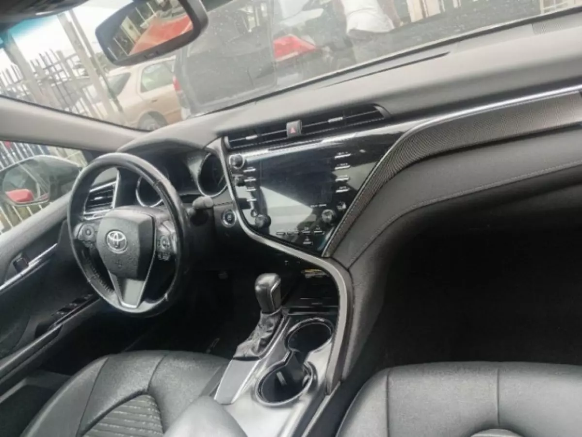 interiorFront