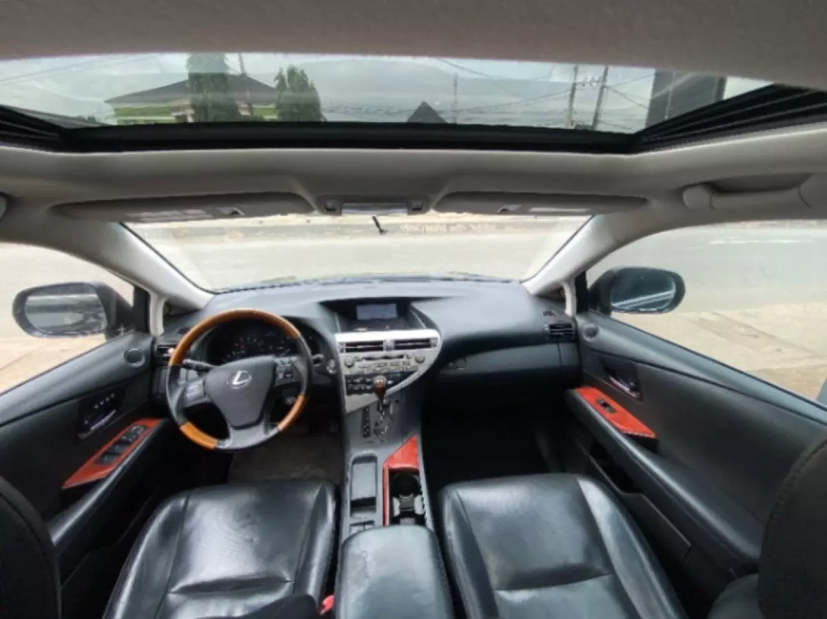 interiorFront