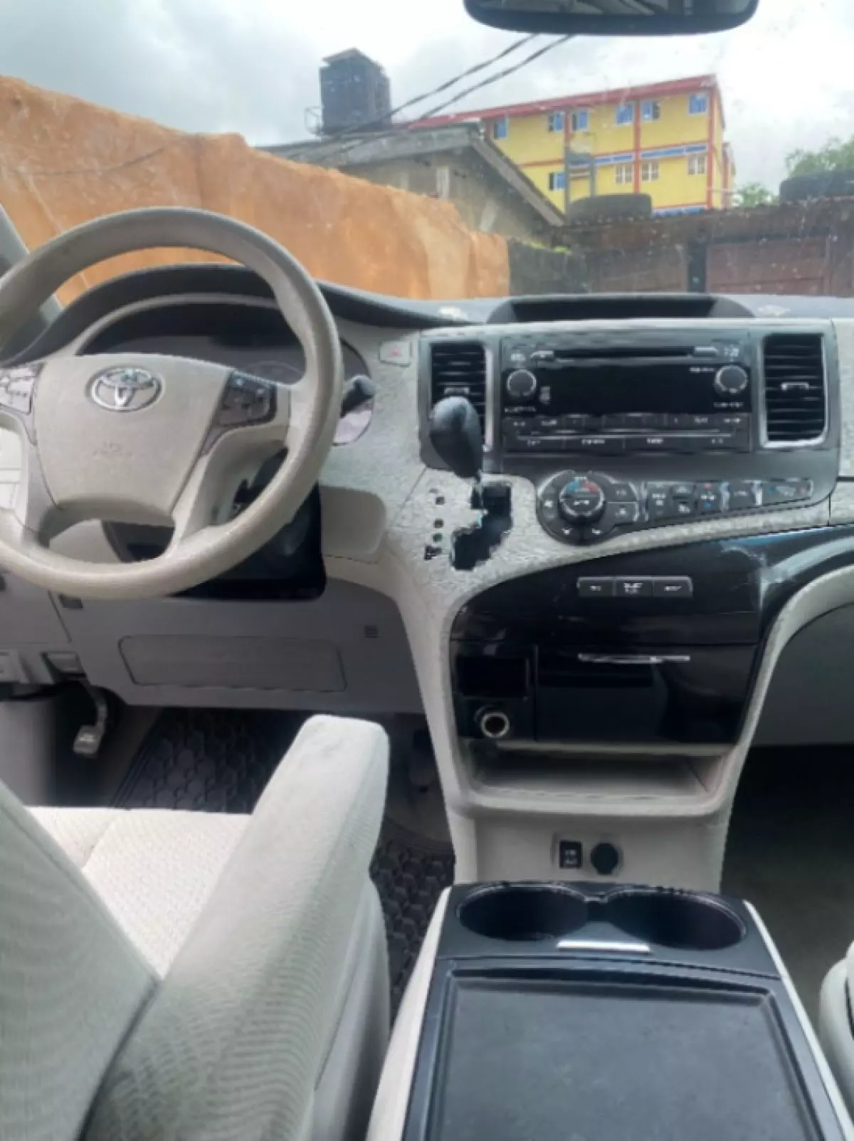 interiorFront