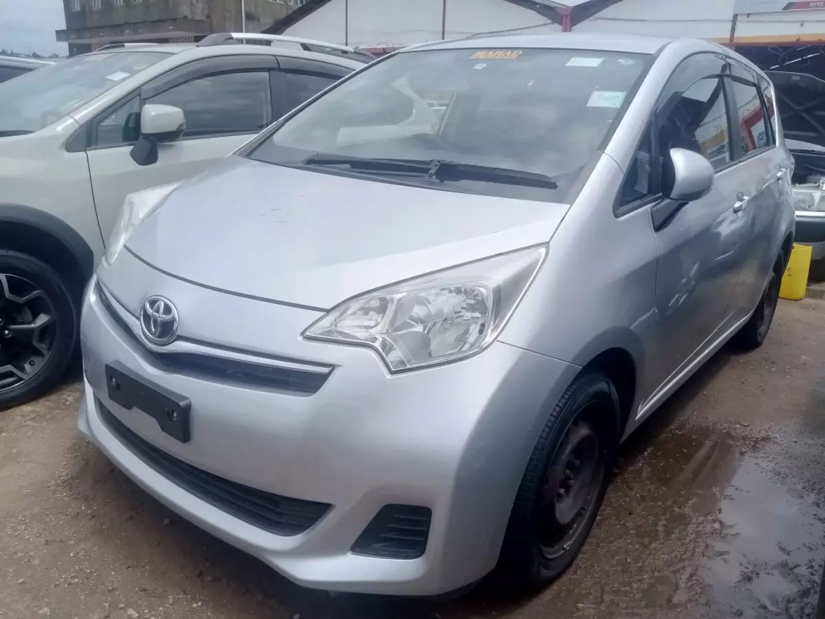 Toyota Ractis - 2011