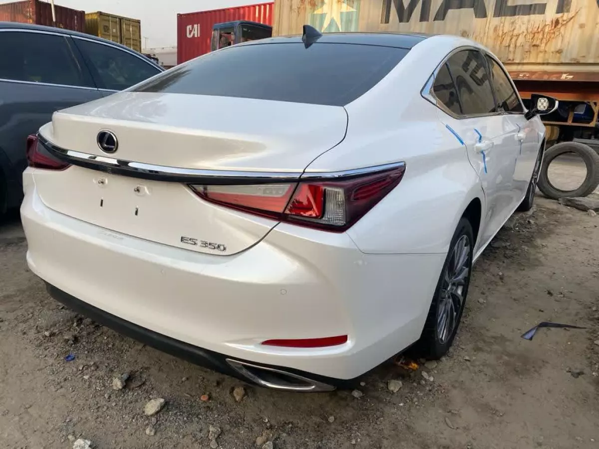 car Right Back