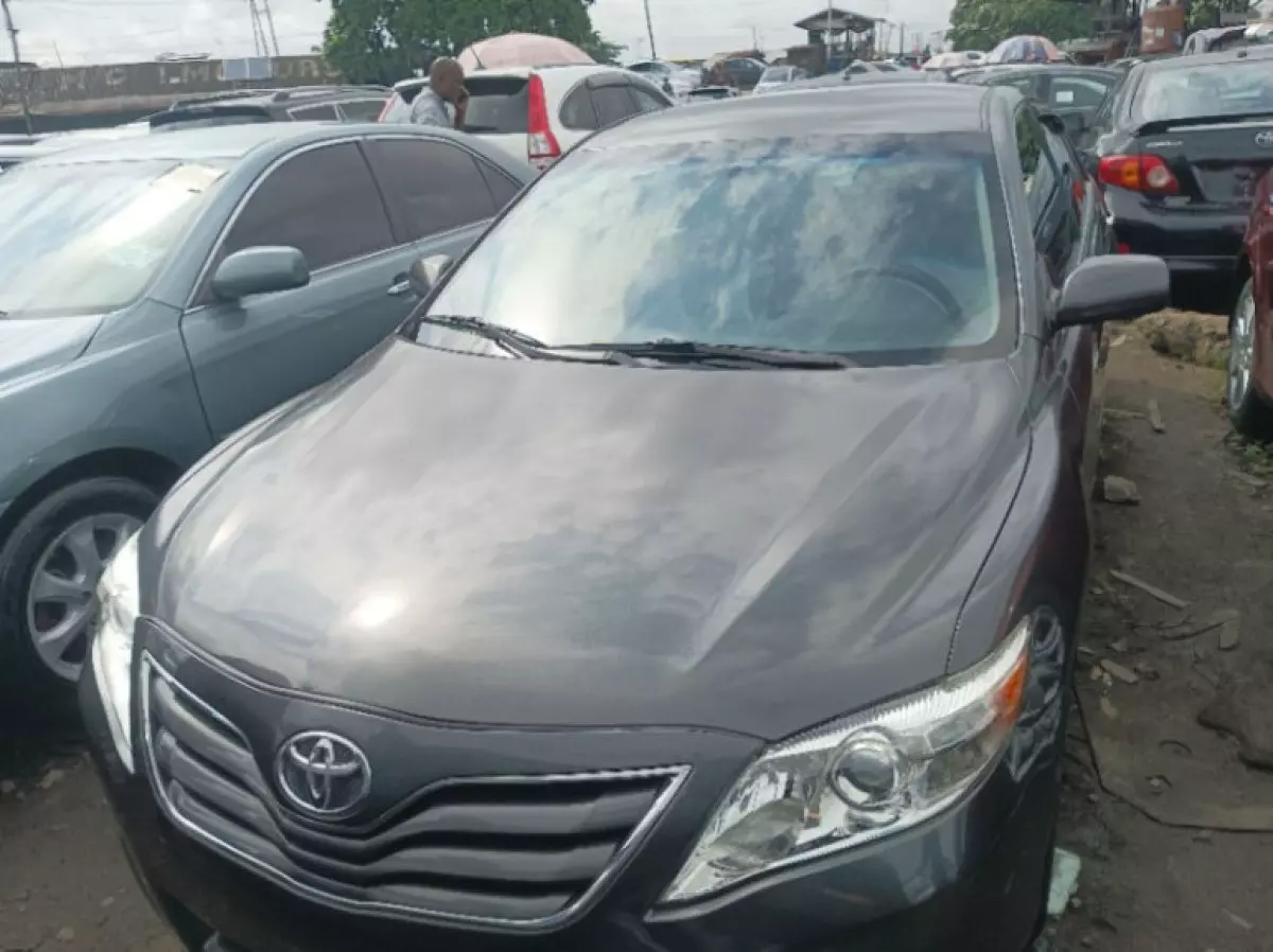 Toyota Camry - 2010