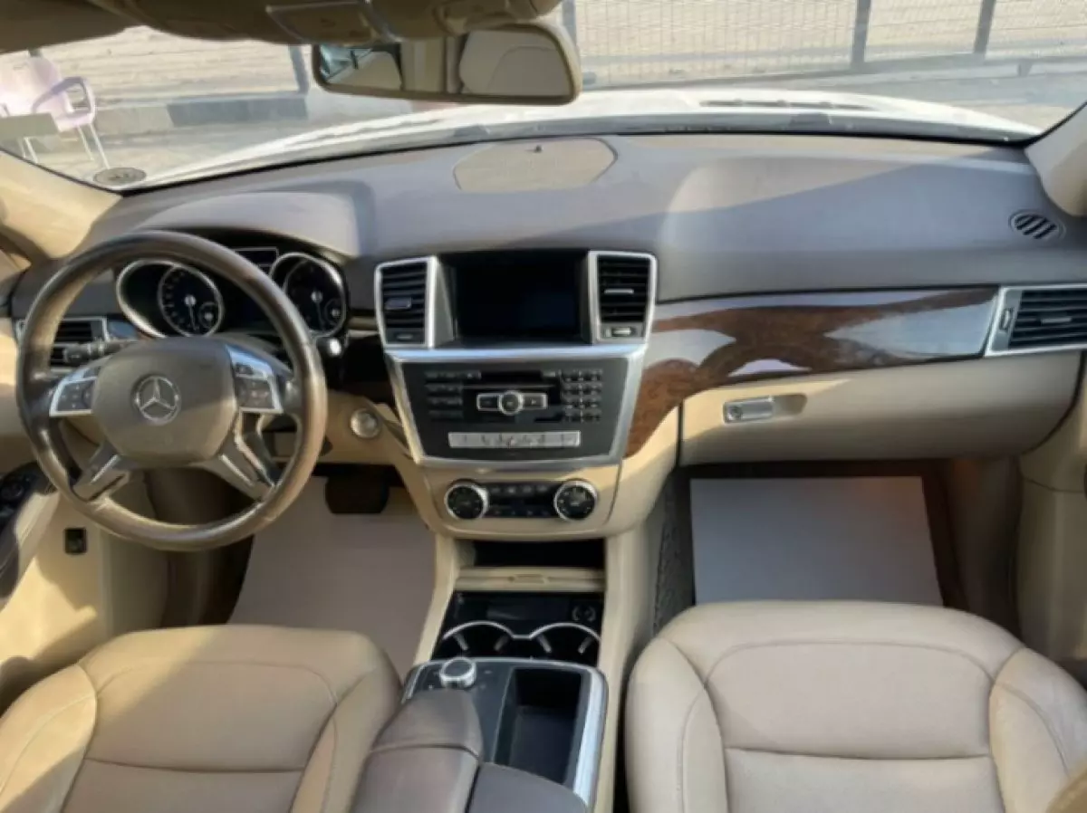 interiorFront