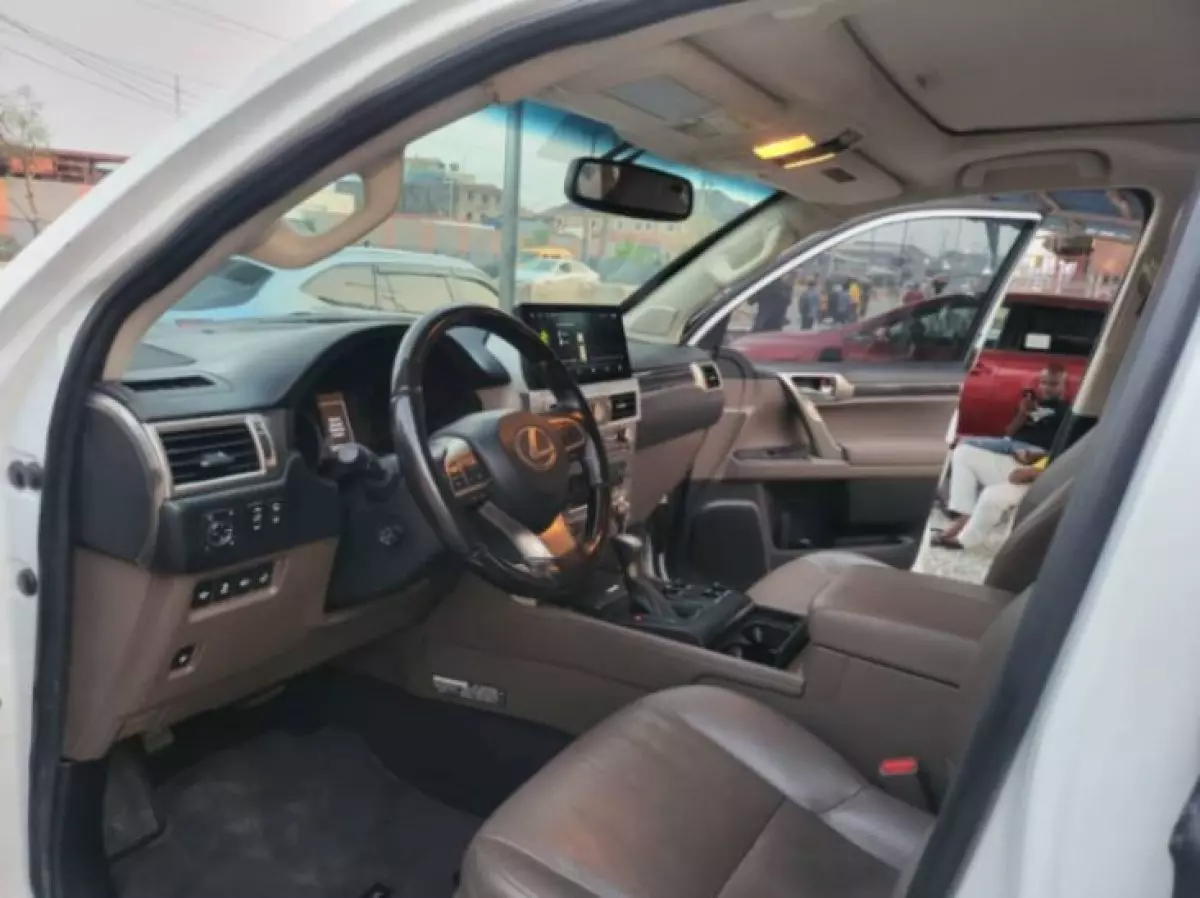 interiorFront