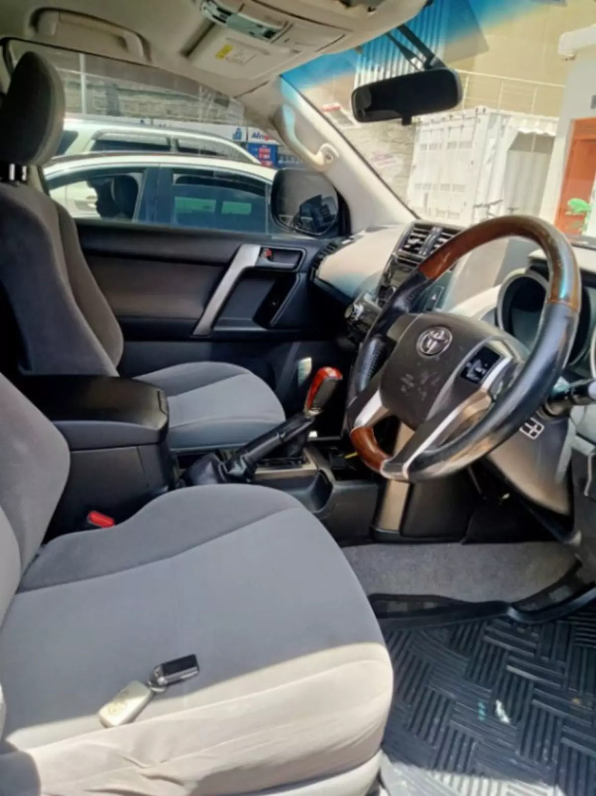 interiorFront