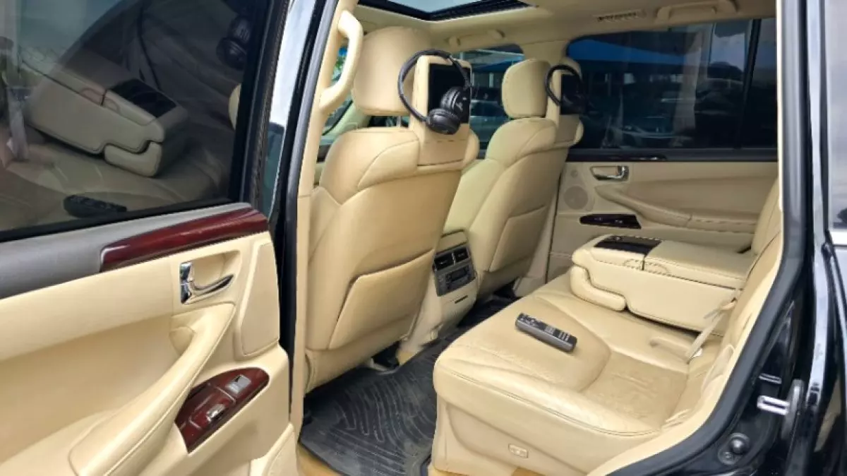 interiorBack