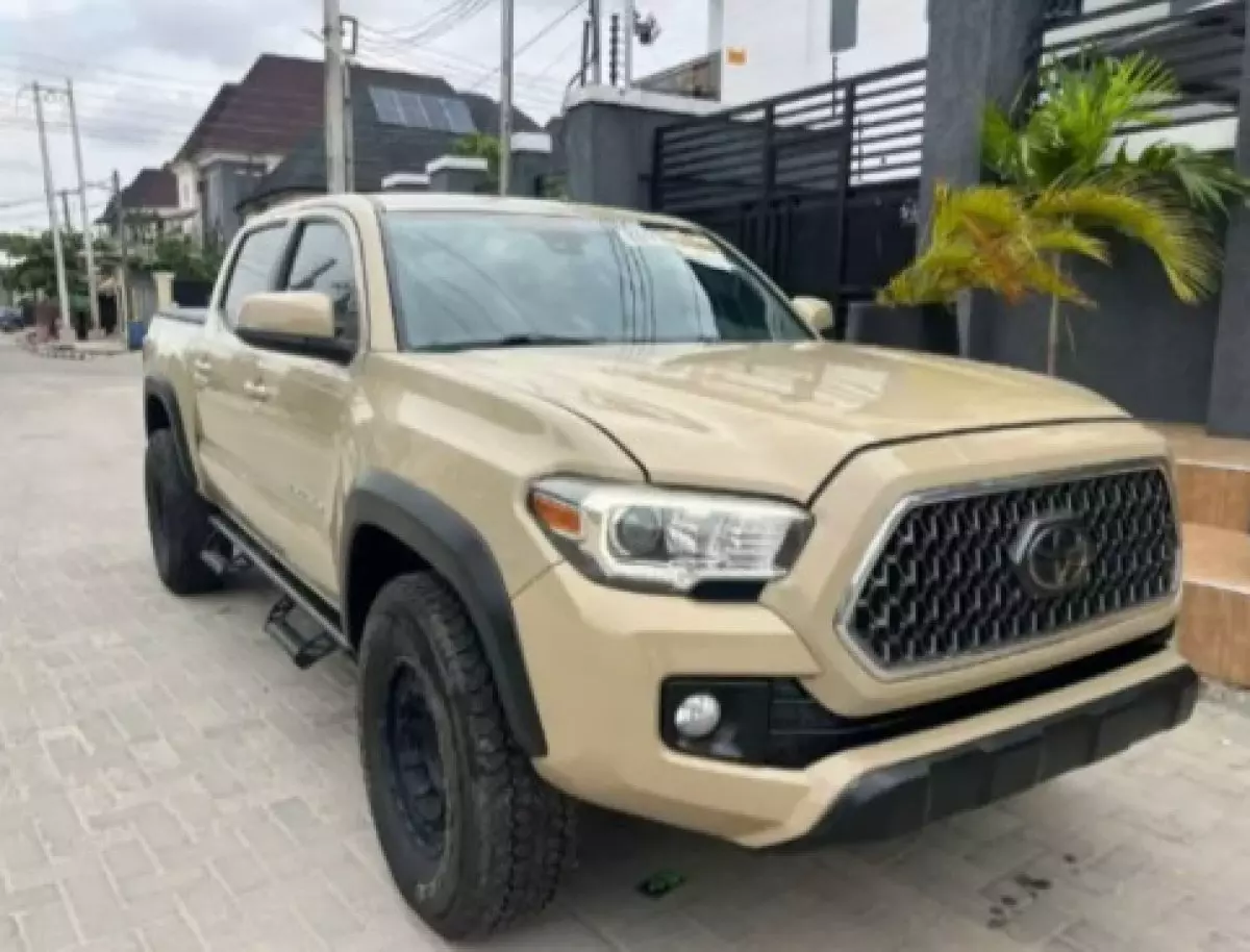 Toyota Tacoma   - 2018