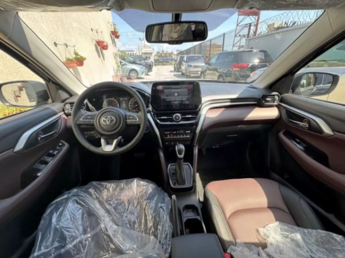 interiorFront