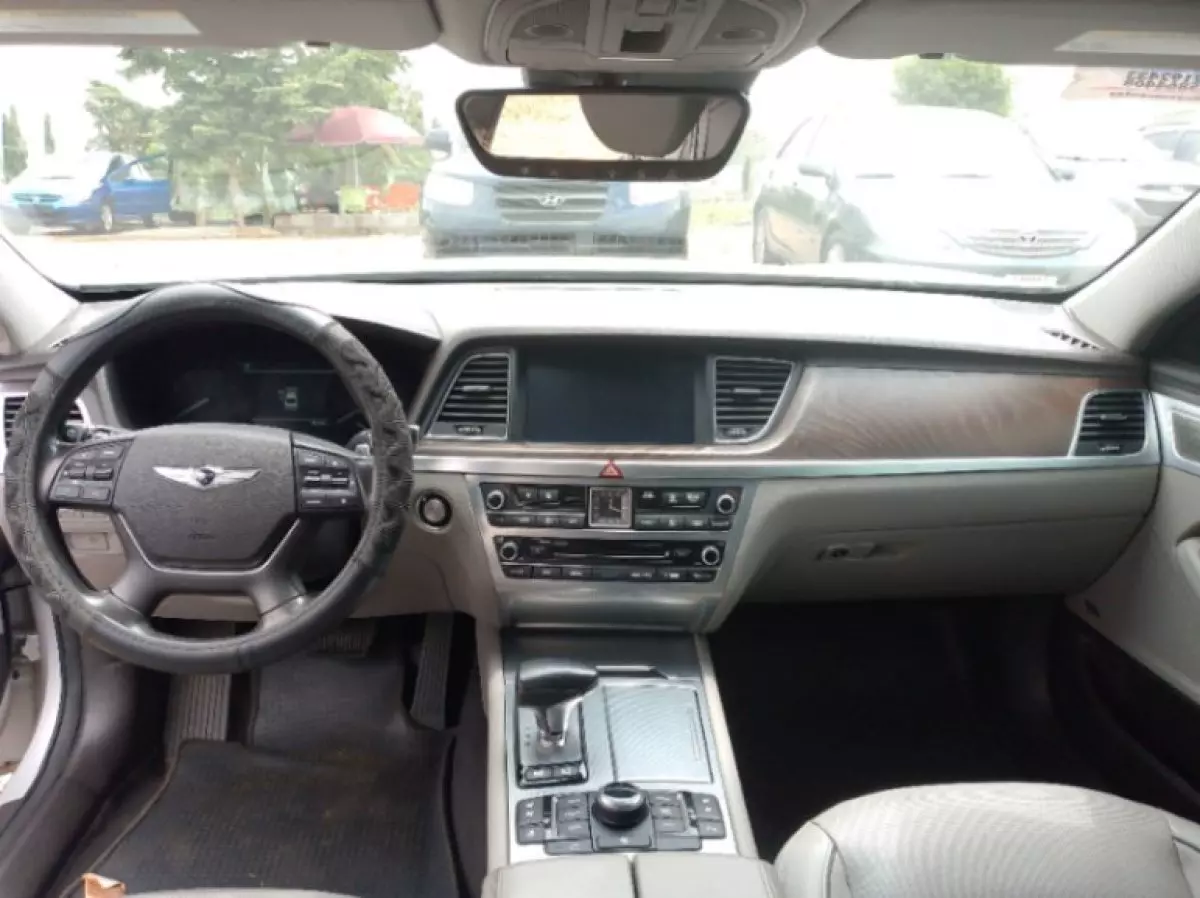 interiorFront