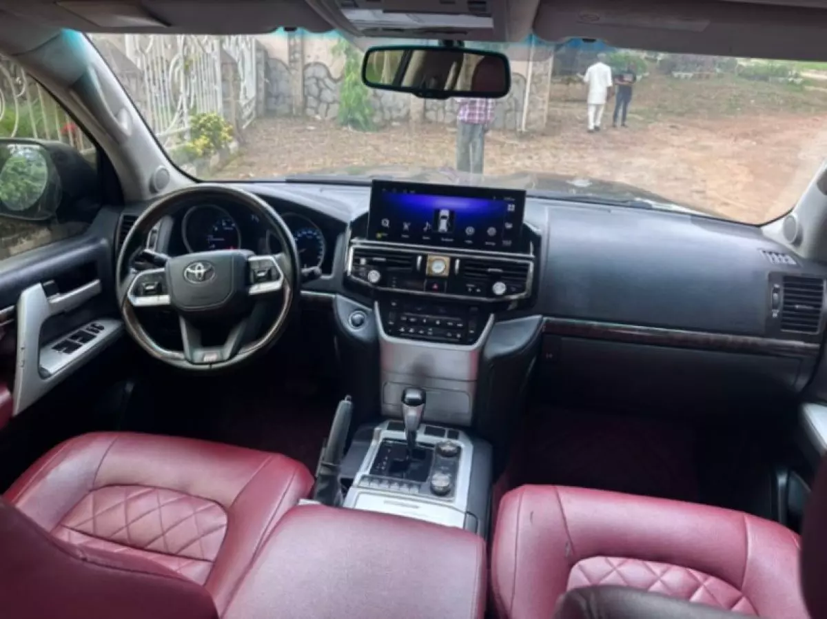 interiorFront