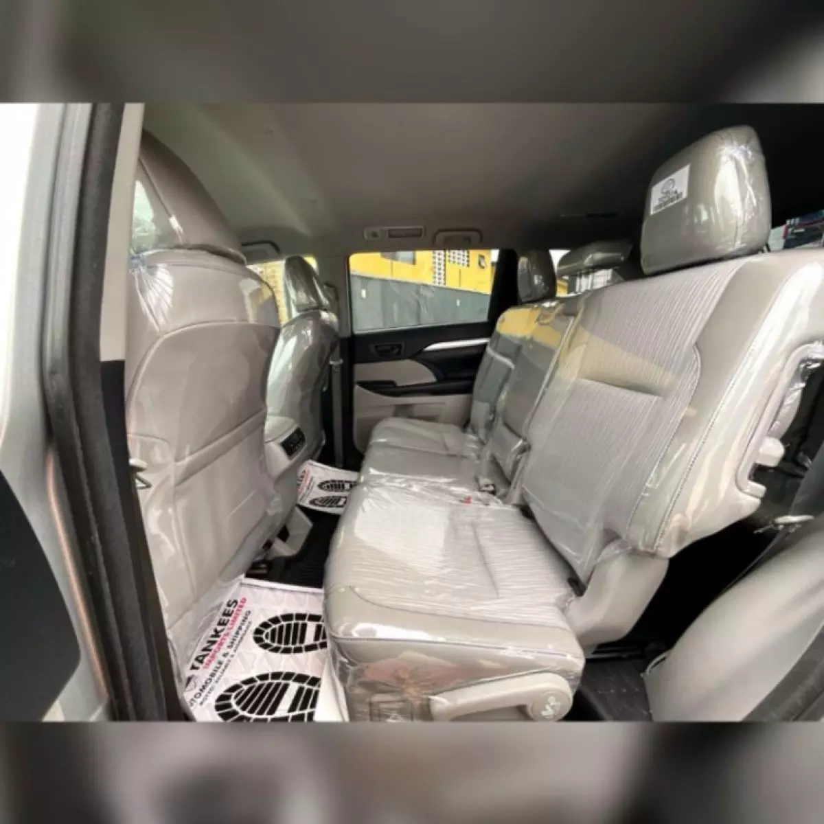 interiorBack