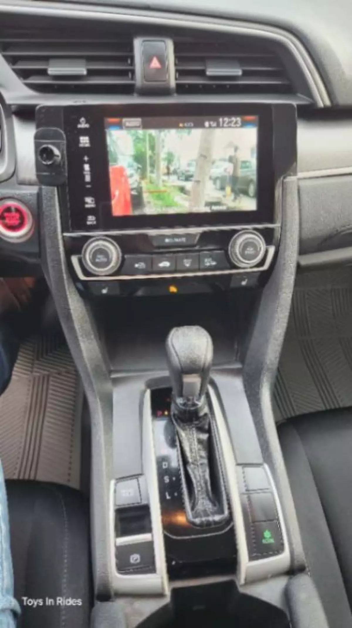interiorFront