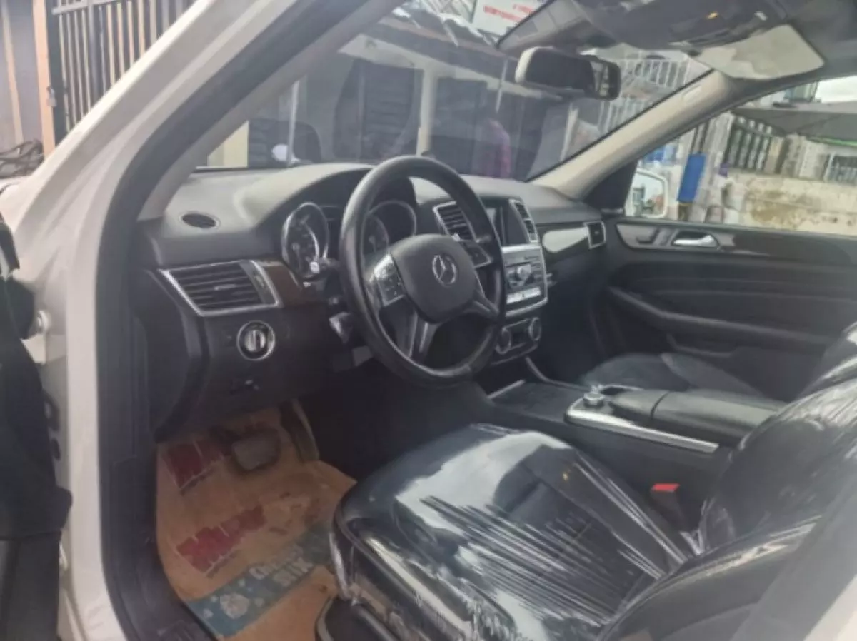 interiorFront