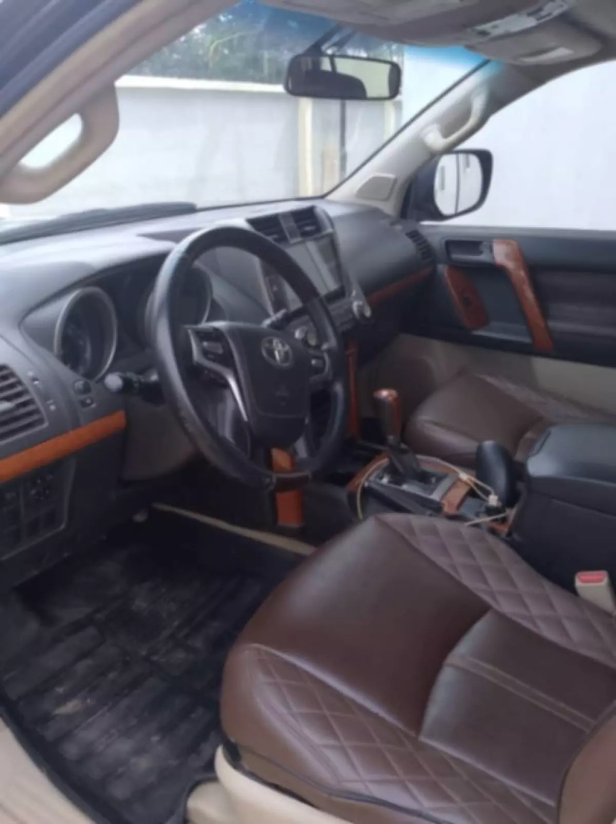 interiorFront