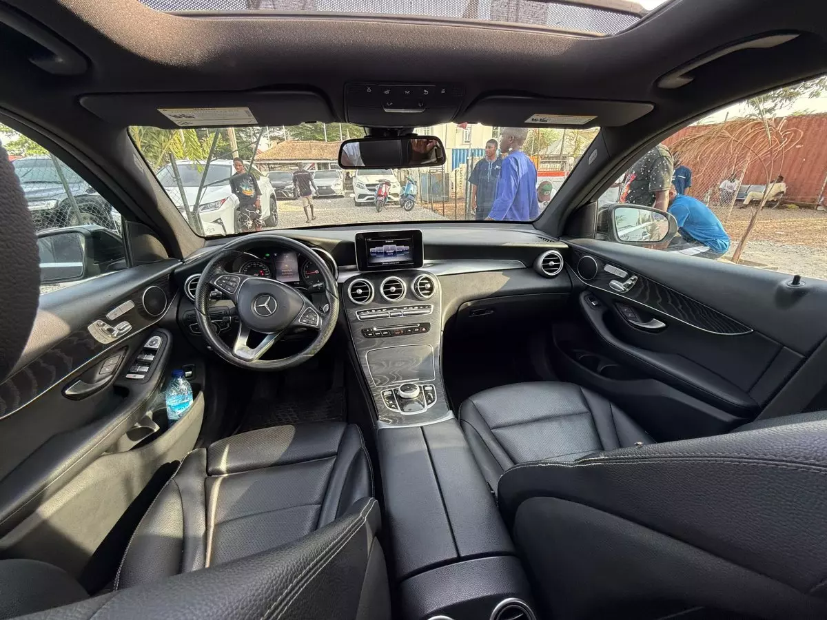 interiorFront