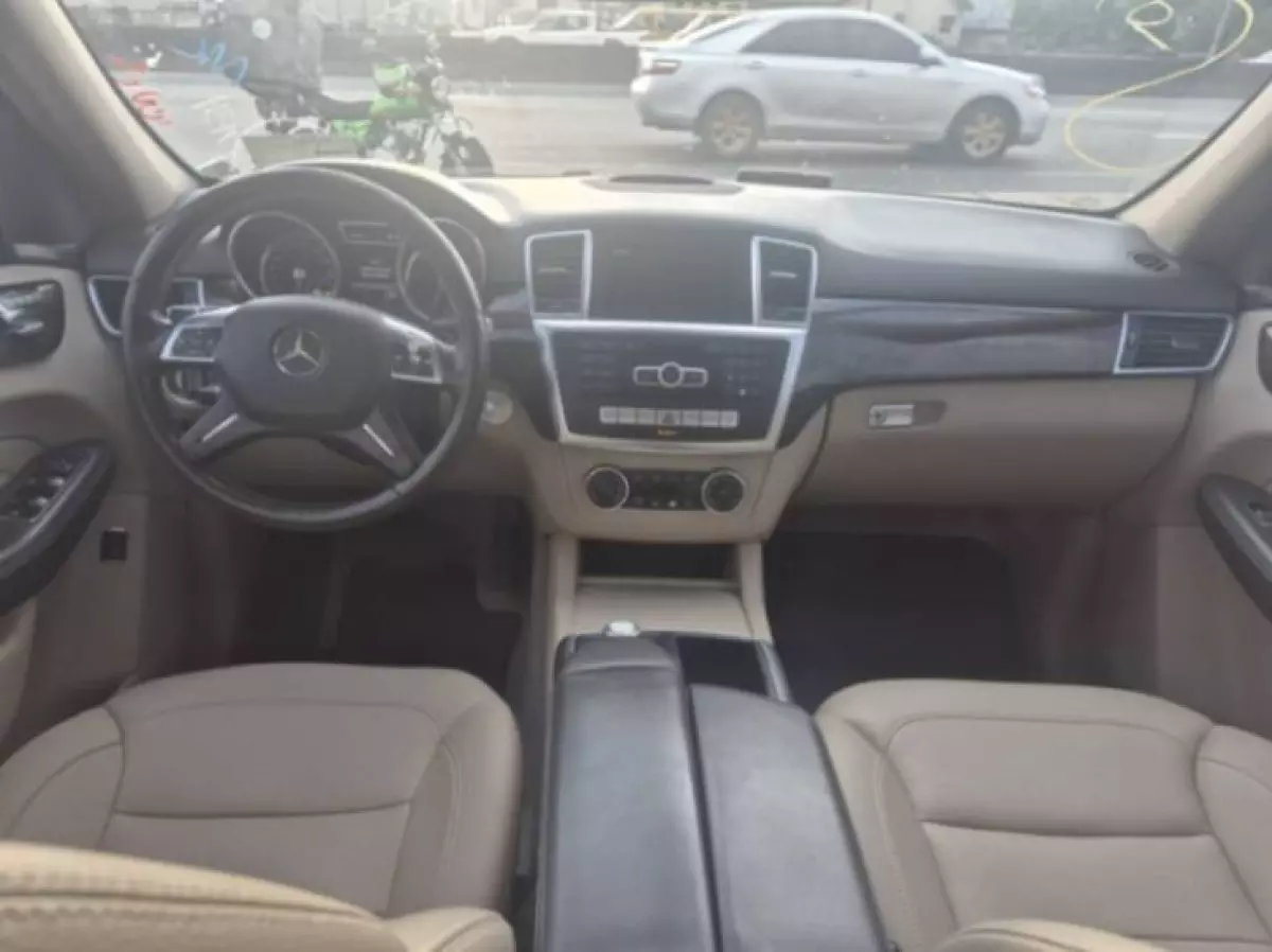 interiorFront