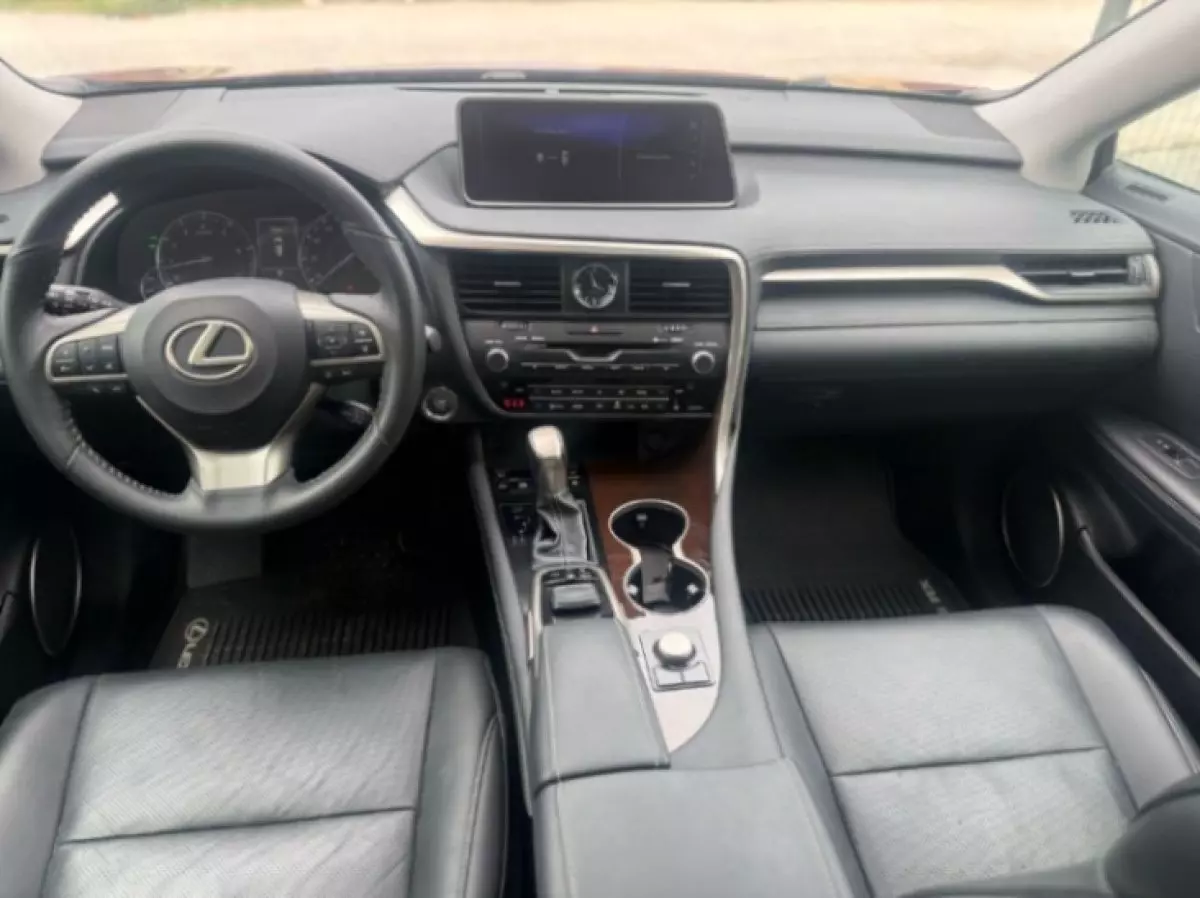 interiorFront