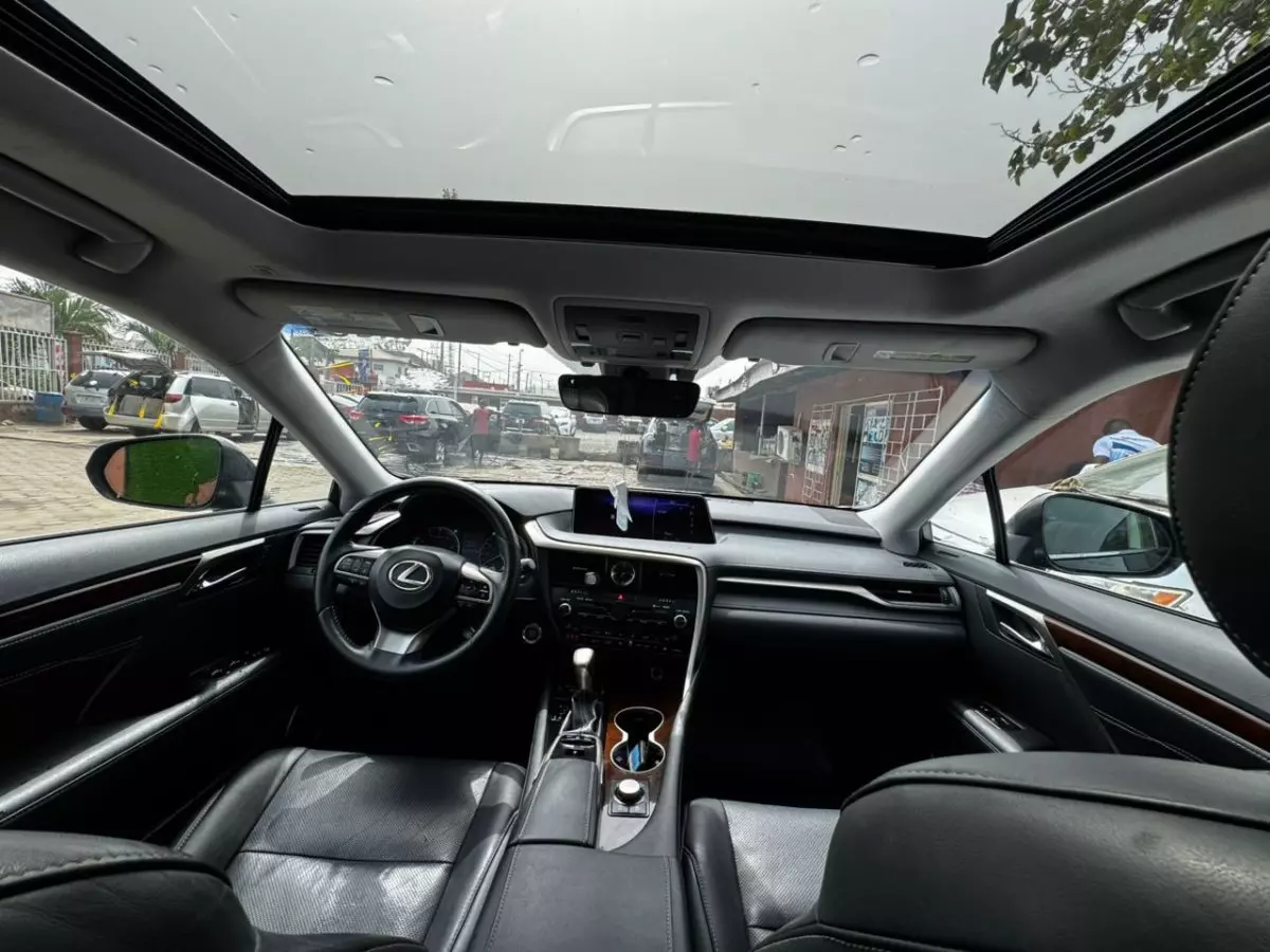 interiorFront