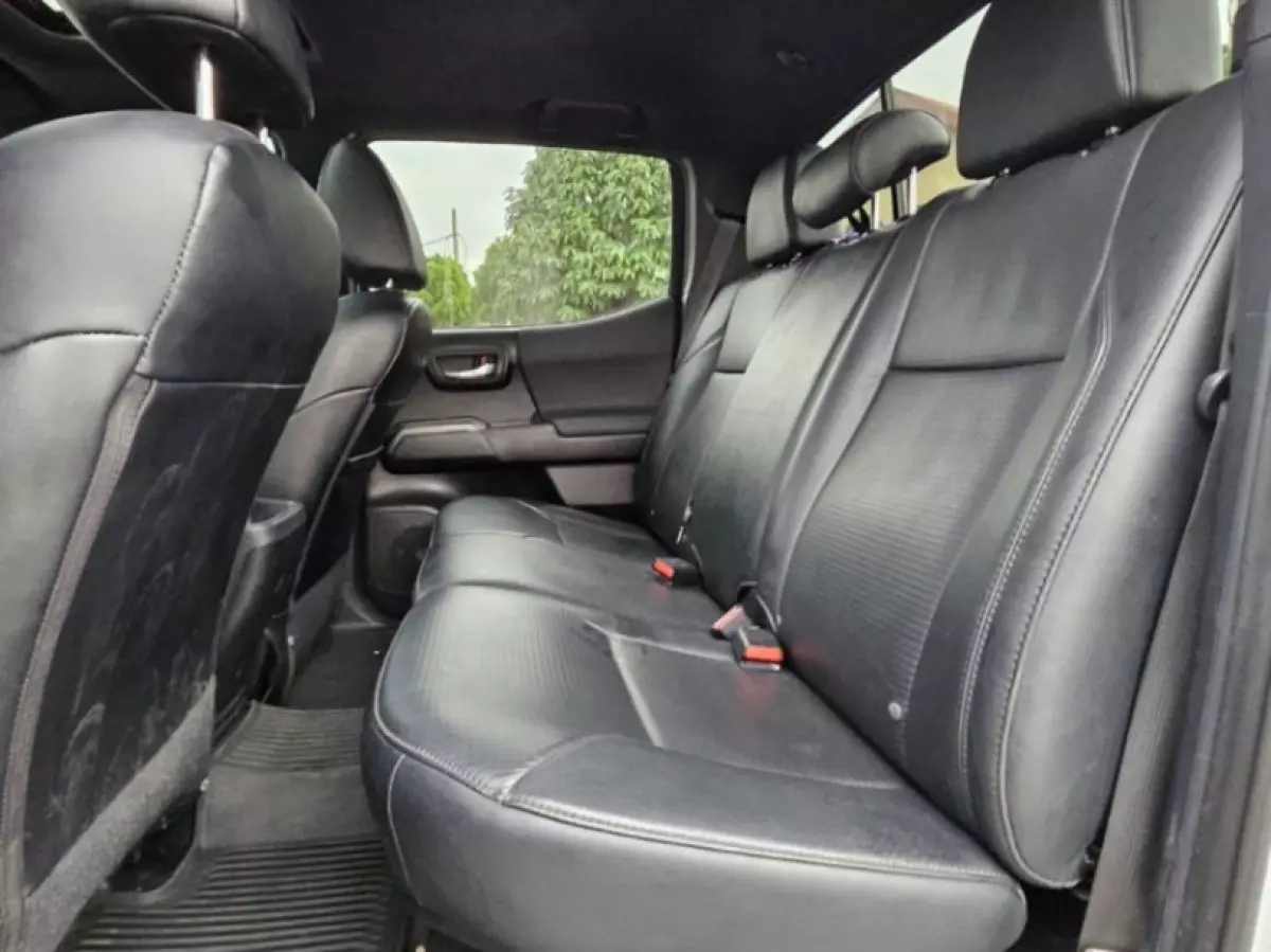 interiorBack