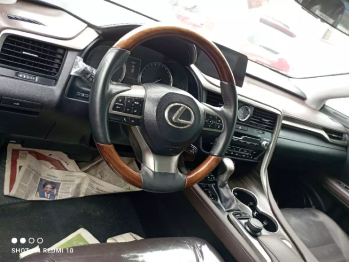 interiorFront
