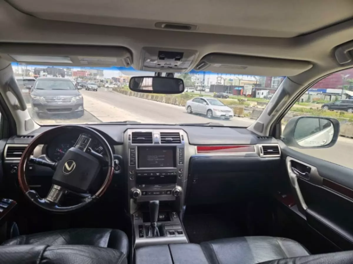 interiorFront