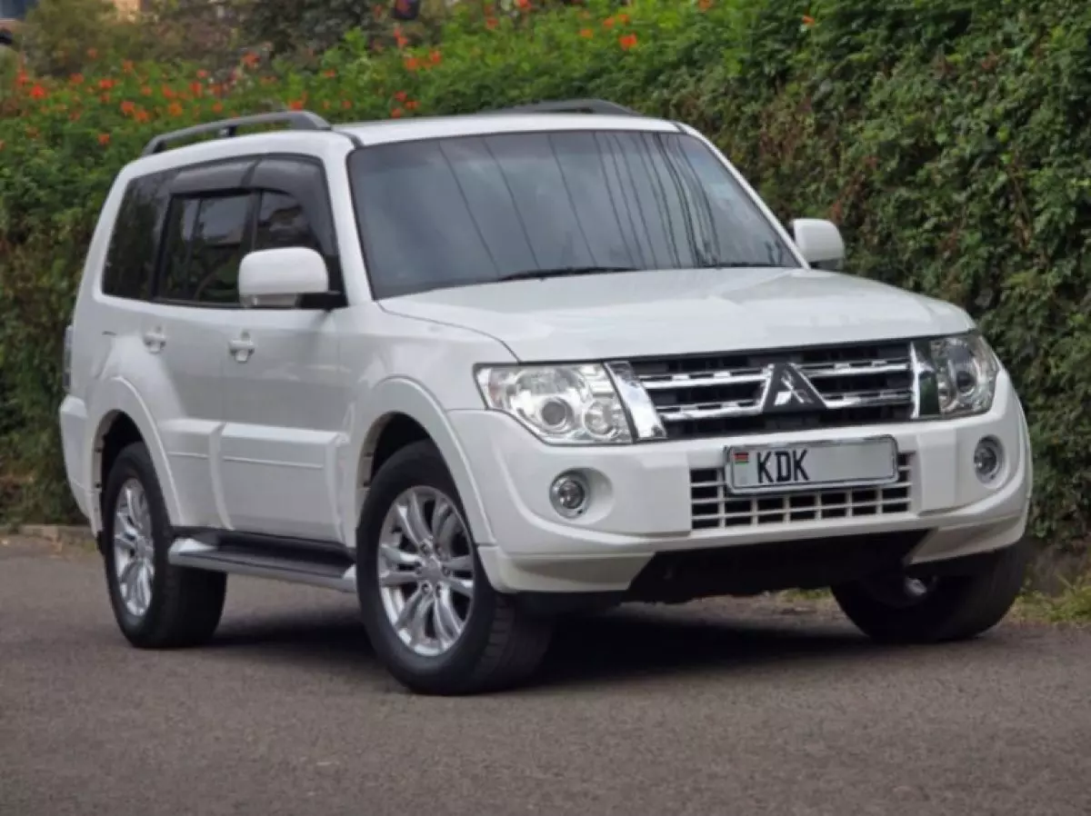 Mitsubishi Pajero - 2015
