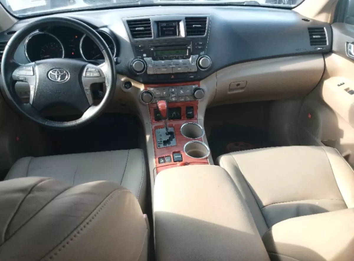 interiorFront