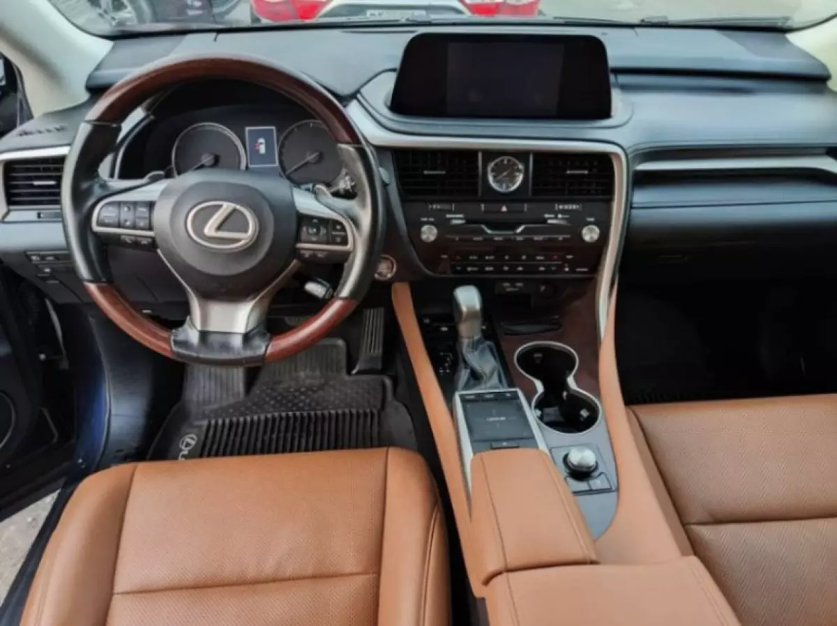 interiorFront