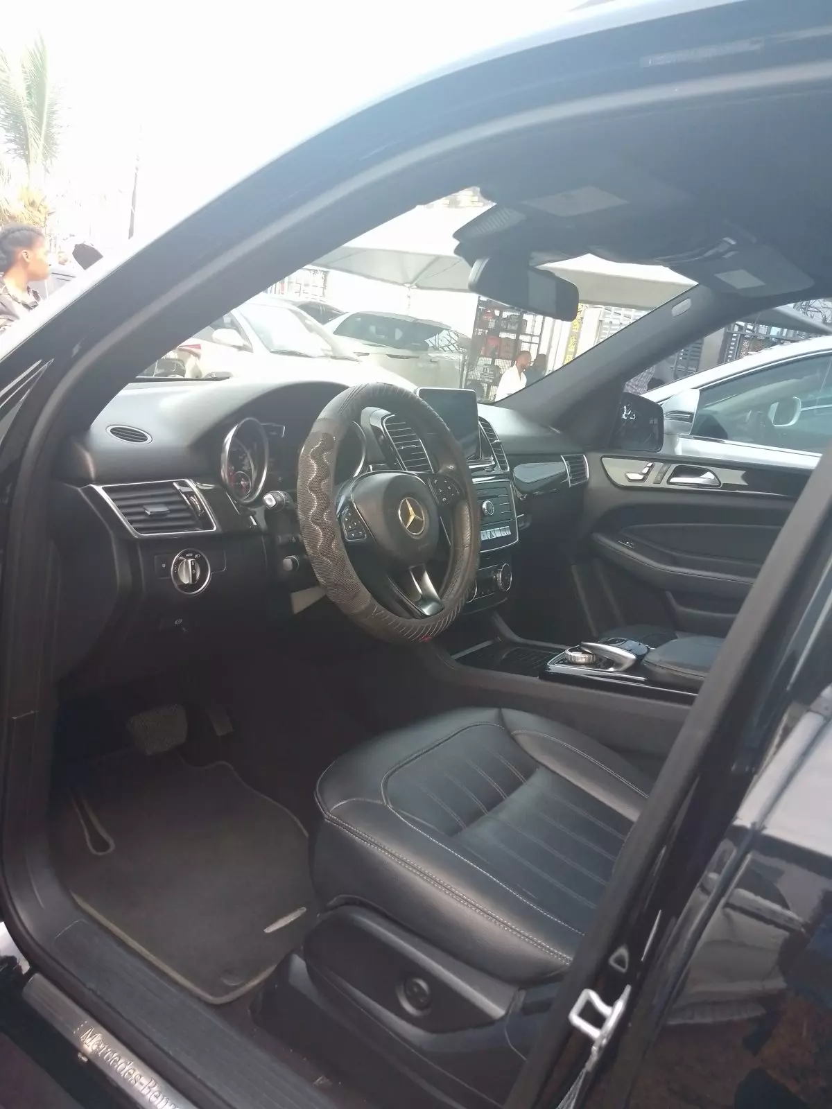 interiorFront