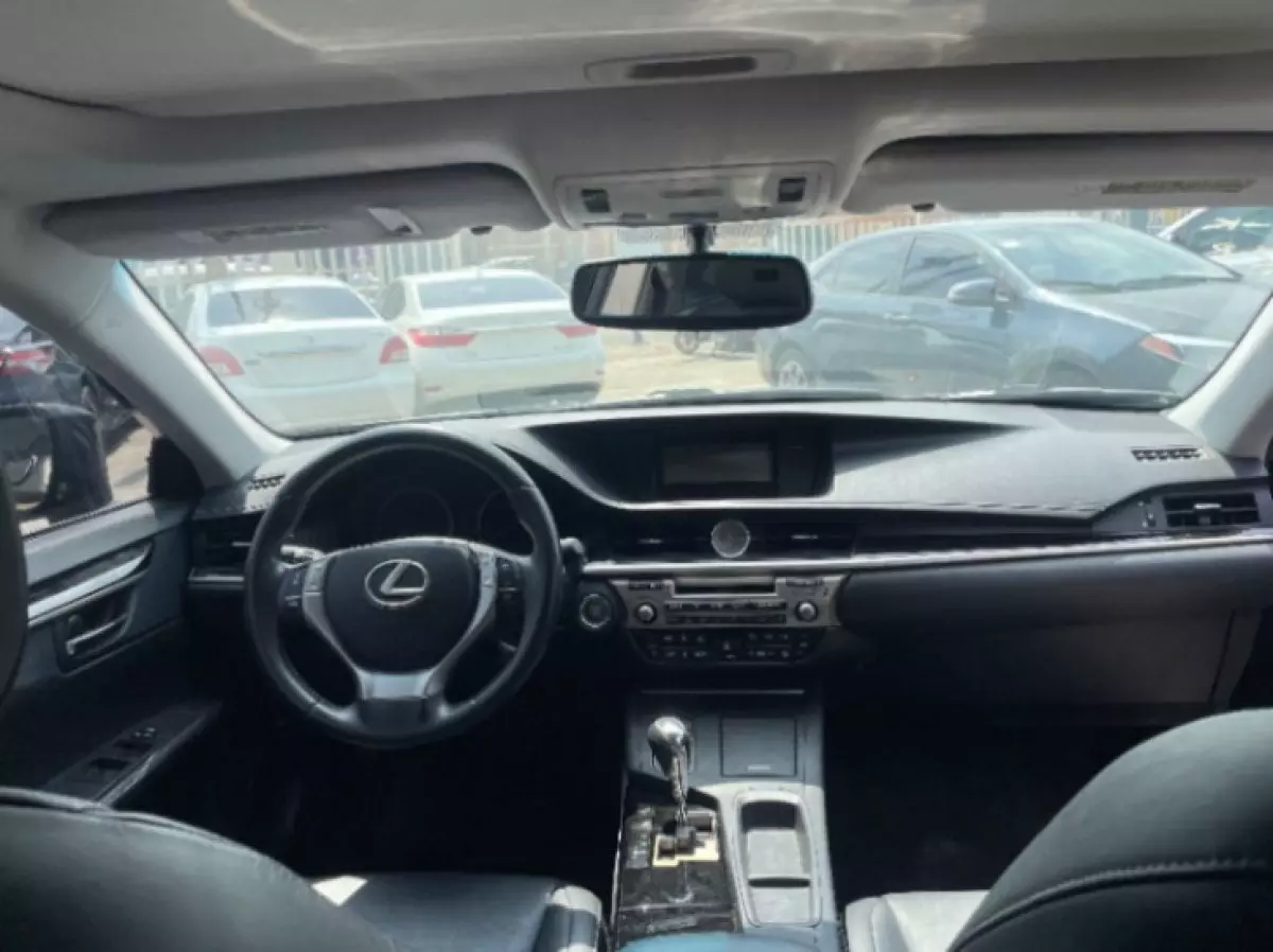 interiorFront