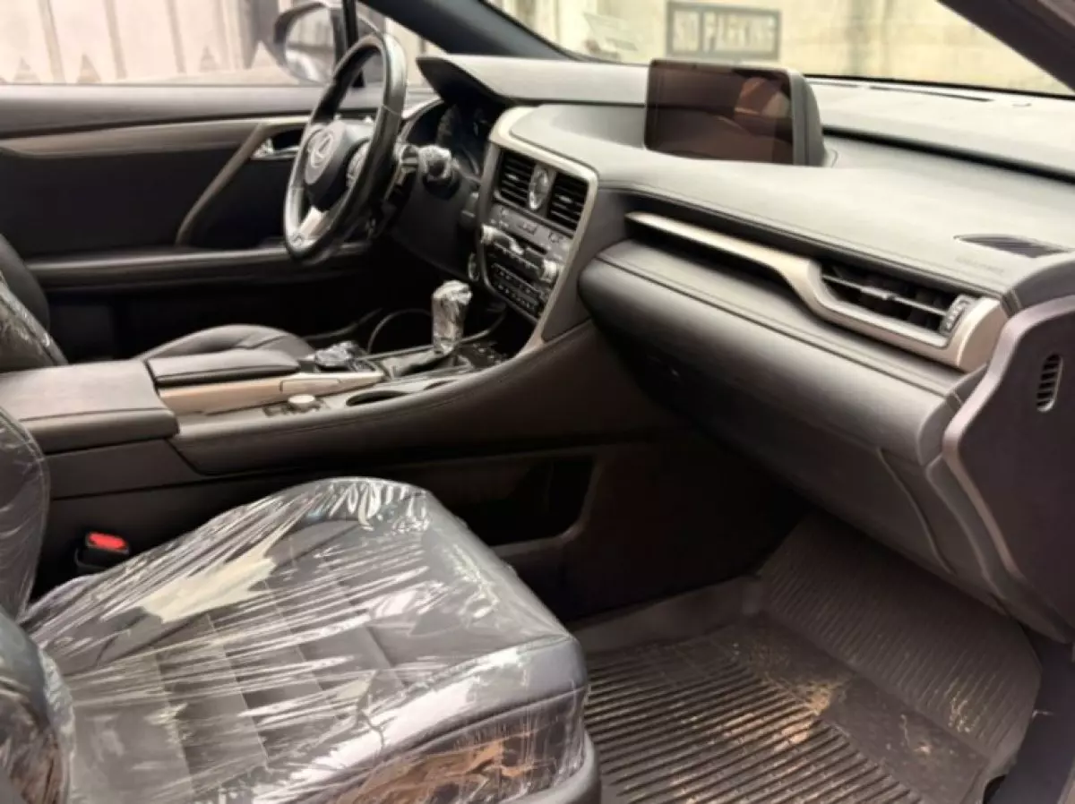 interiorFront